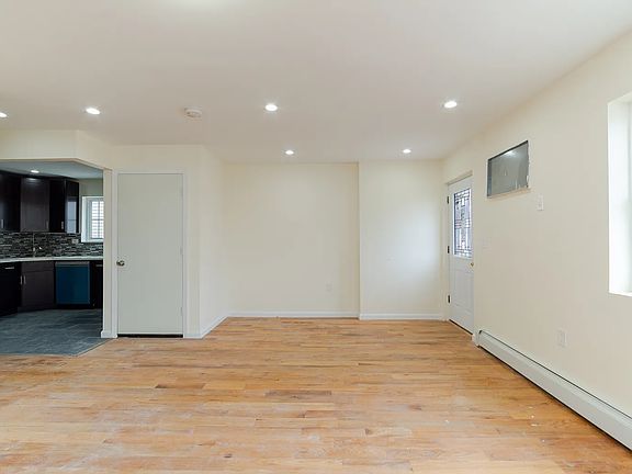 3rd image of 16126 Baisley Blvd