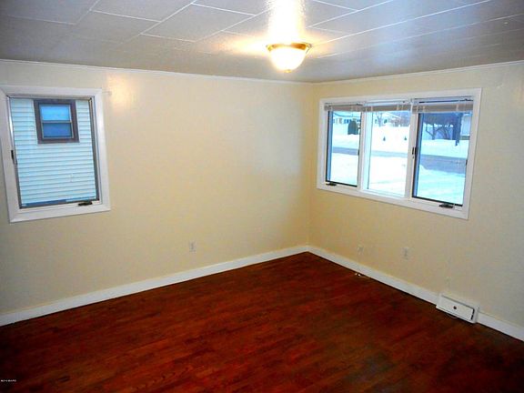 5th image of 1008 N William St