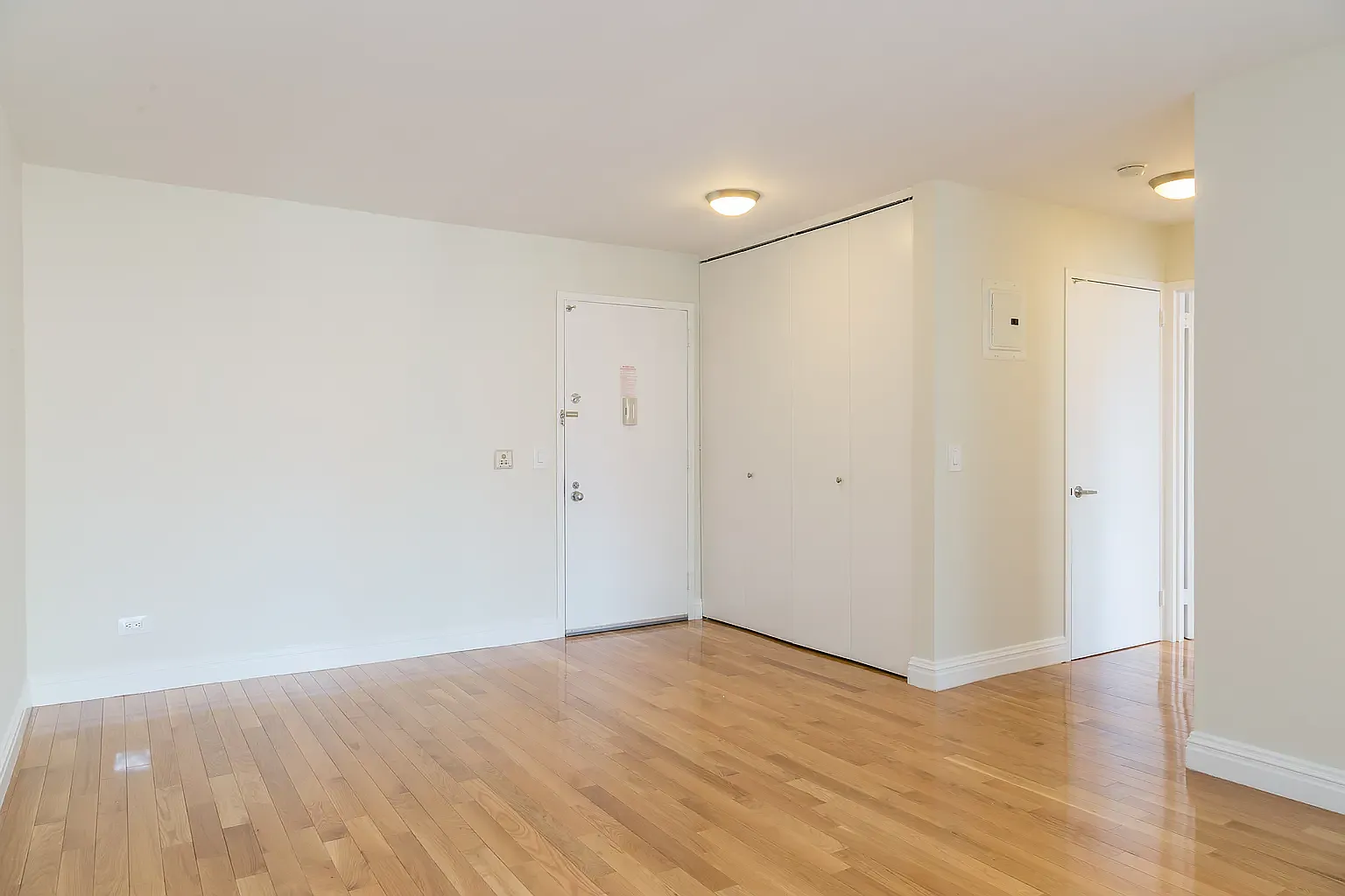 235 West 48th Street — Photo 4