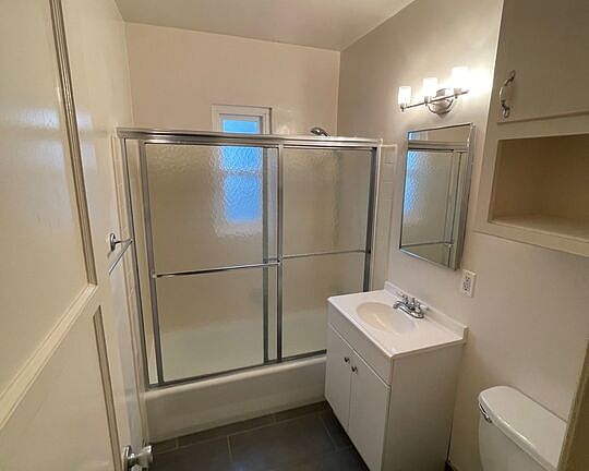 2nd image of 5517 1/2 Inglewood Blvd