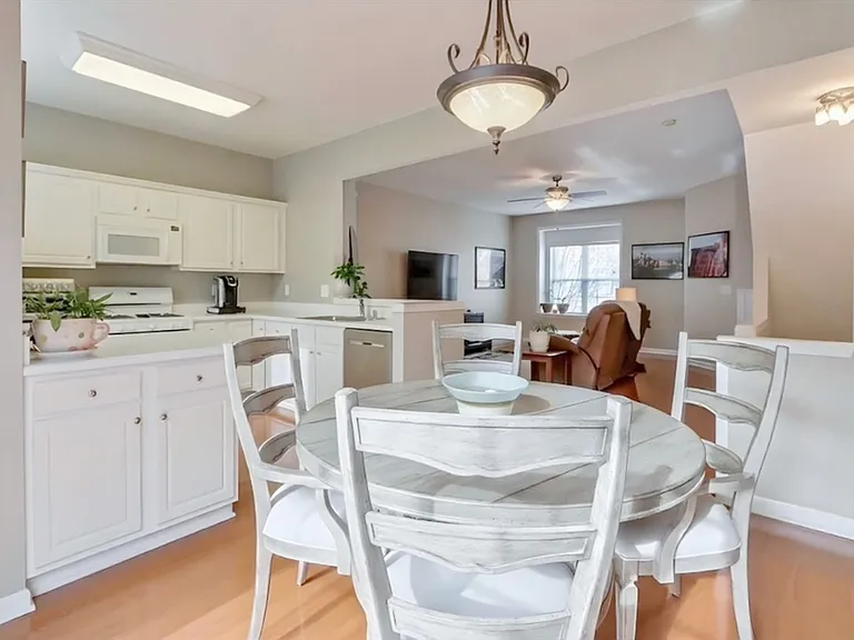 2326 Towneheights Ter SE — Photo 12