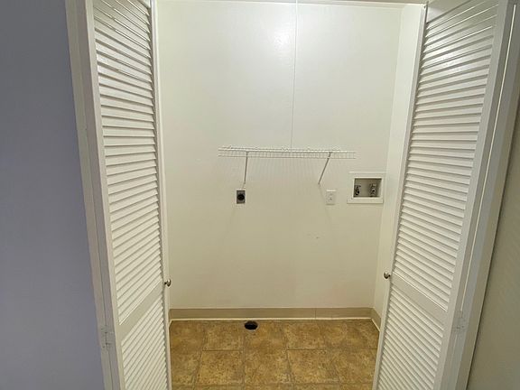 3rd image of 3585 Cleveland Dr APT A