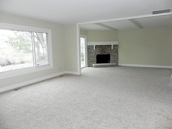 5th image of 355 Pebble Creek Dr