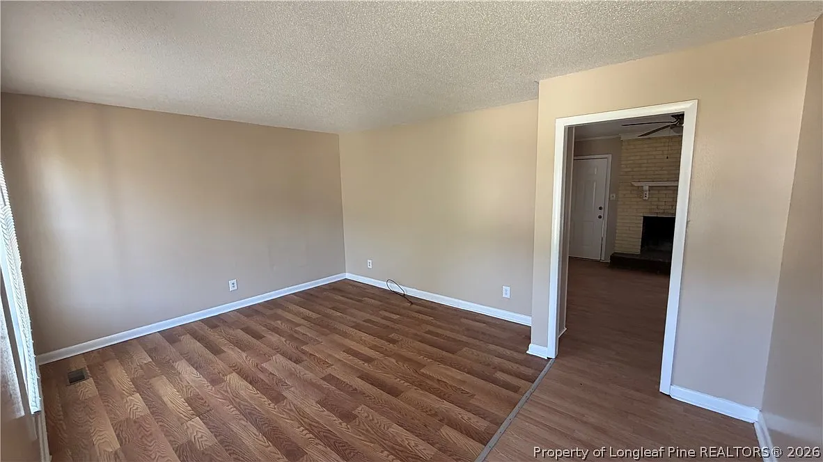3 bed, 1.5 bath, 1200 sqft, $1,400 — Photo 2
