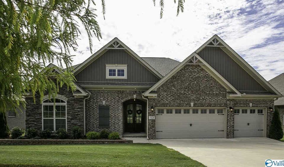 1st image of 7529 Hadleigh Crest Dr SE