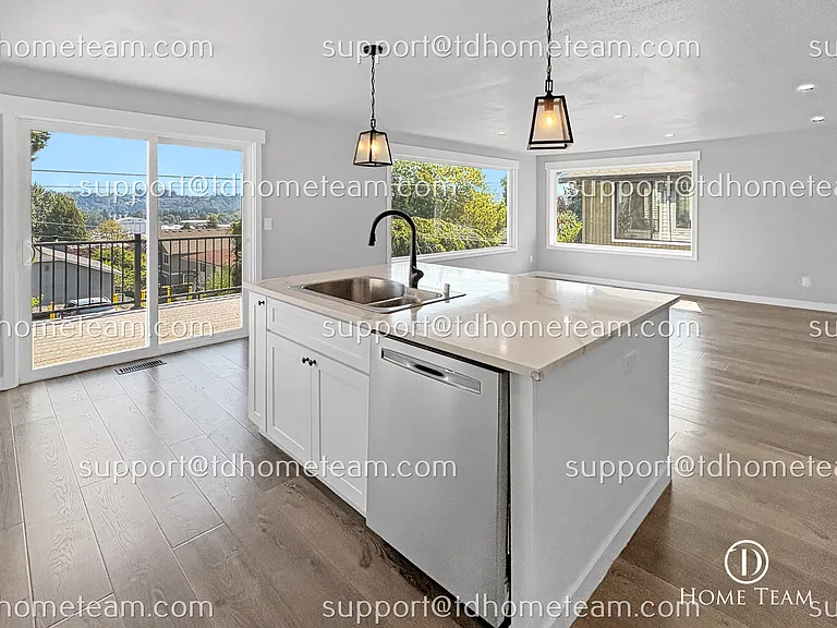 405 Maple Ave NW — Photo 8