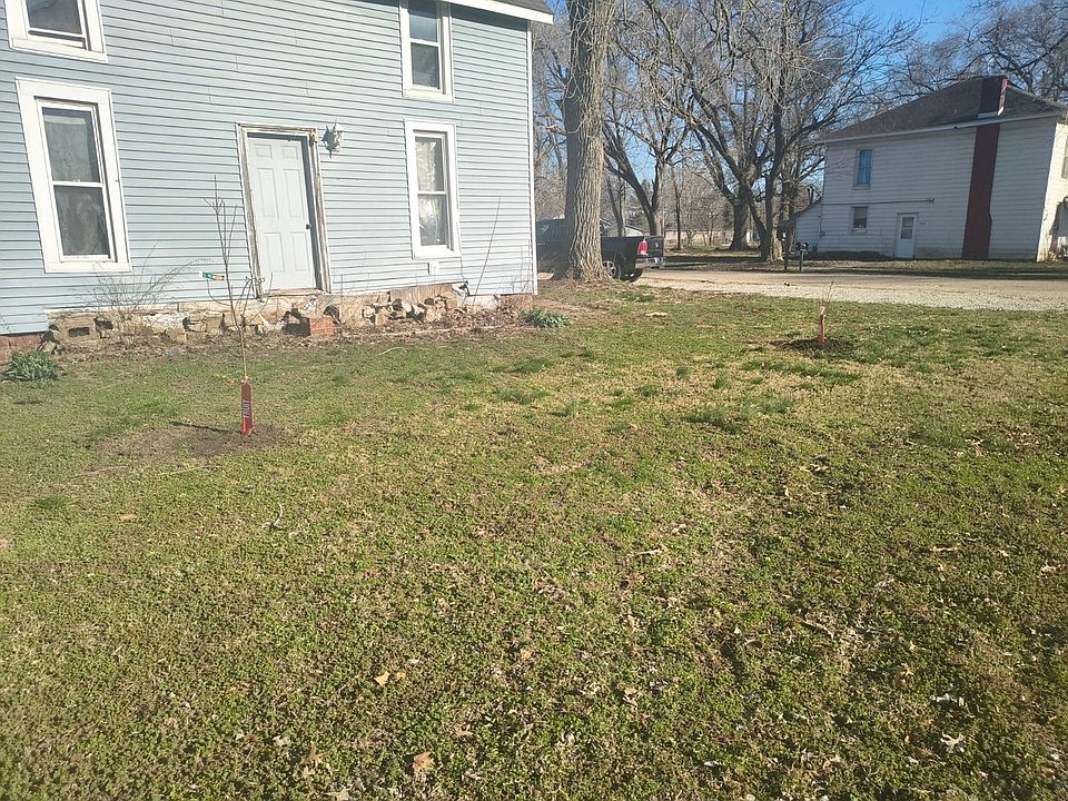 2nd image of 305 E Chestnut St