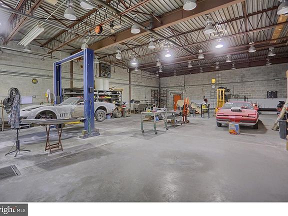 3rd image of 728 Forest Ln