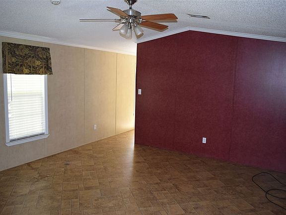 4th image of 219 Royalwood St