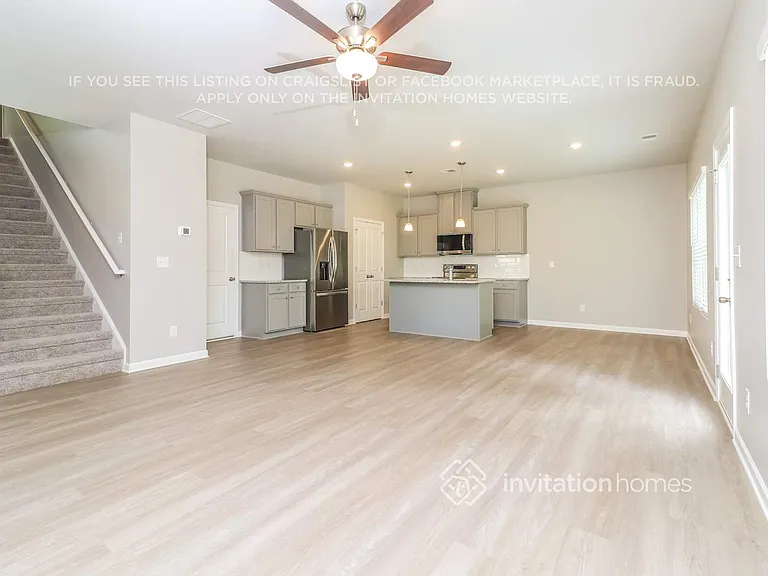 139 W Woodland Mnr — Photo 6