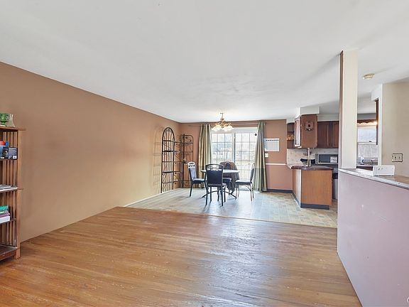 5th image of 9446 Bear Springs Rd