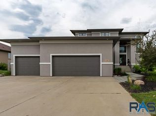 1601 W Laquinta St, Sioux Falls, SD 57108