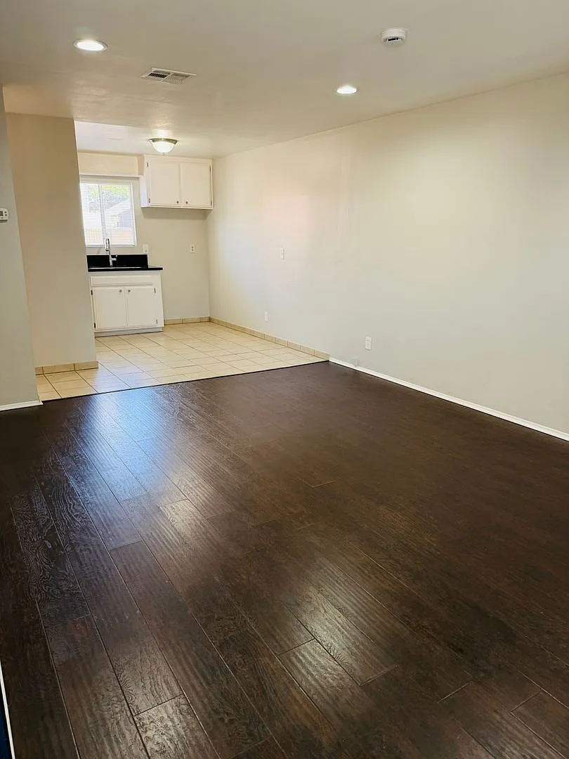 2 bed, 1.5 bath, 995 sqft, $2,695 — Photo 3
