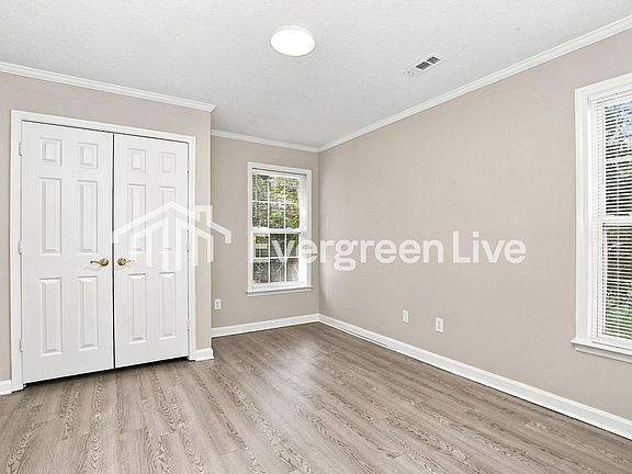 4th image of 1602 Glenn Meade Dr