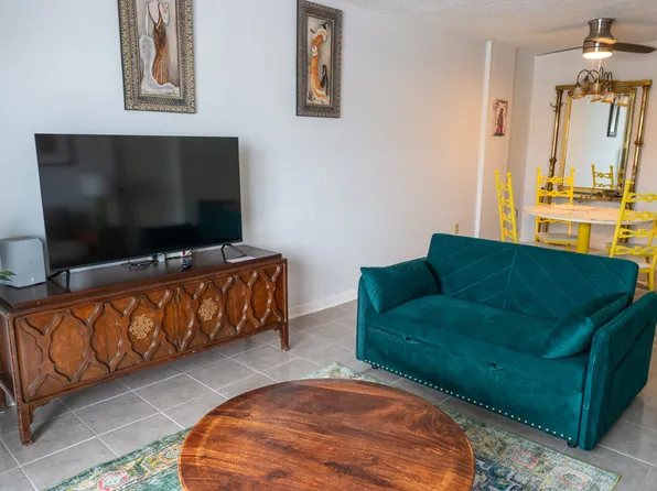 1418 Collins Ave APT 403, Miami Beach, FL 33139