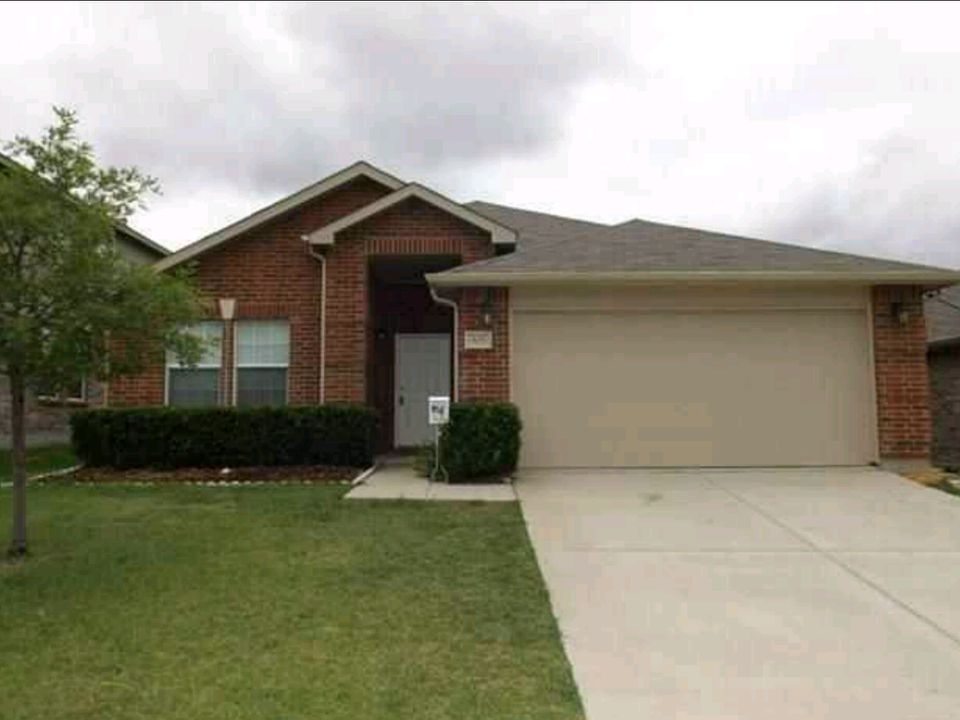 1st image of 805 Lark Dr