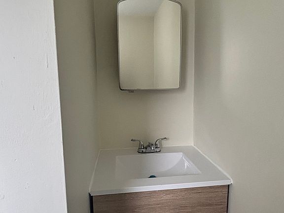 4th image of 111 E Maple Ave #3