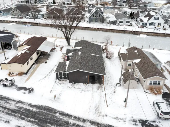 1560 N Starboard Ave, Port Clinton, OH 43452