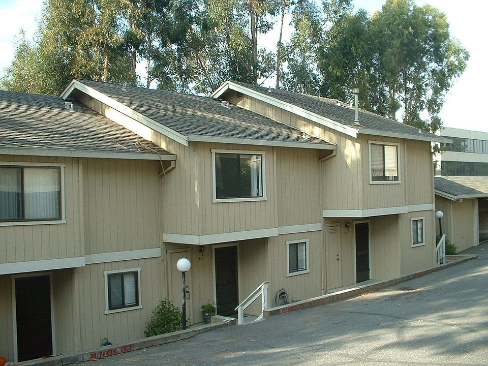1st image of 30 Holcomb Ct