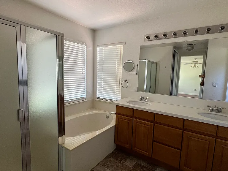 723 Sunlight Dr — Photo 8