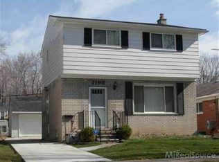 2196 Hollywood Ave, Grosse Pointe Woods, MI 48236