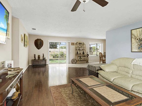 3rd image of 1390 SE Elyton Ct