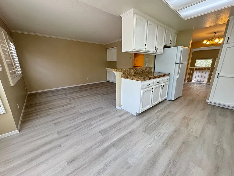 694 Warwick Ave — Photo 6