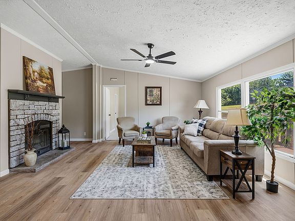 4th image of 406 Hilltop Meadows Ct