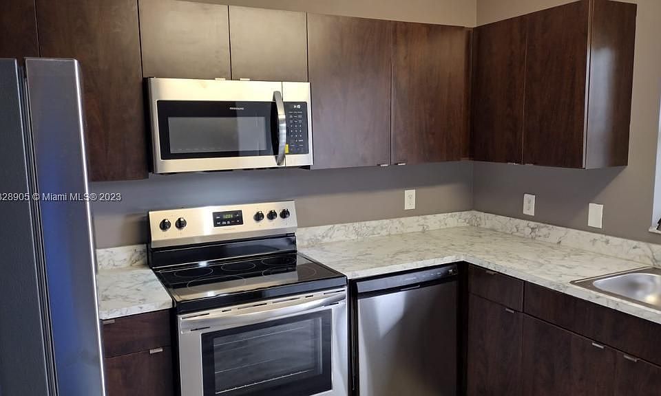 1st image of 617 Ixoria Ave #31