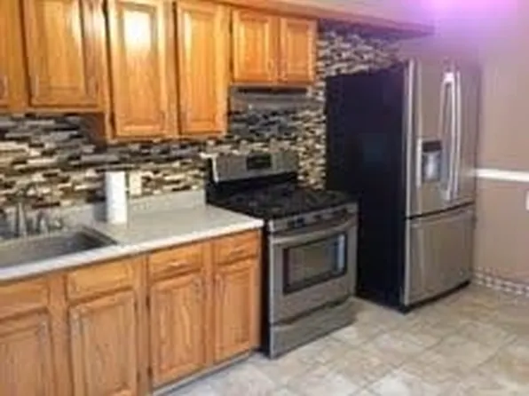 411 2nd Street image 1 of 8