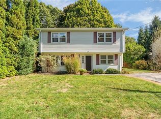 121 Spice Bush Trl, Narragansett, RI 02882
