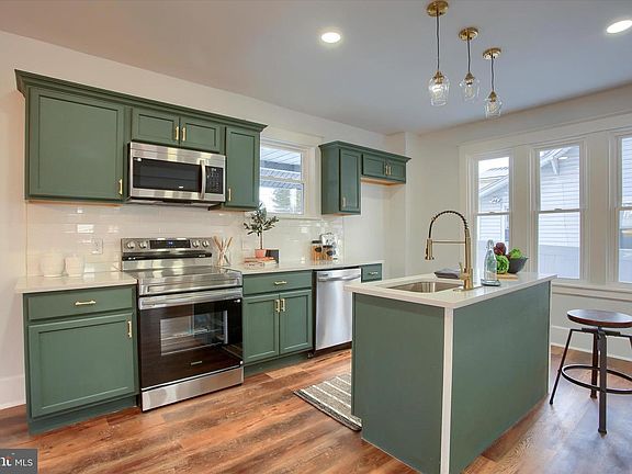 5th image of 3711 Walnut St