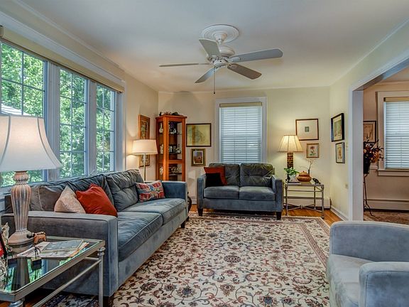 5th image of 4 Arlington Pl #1X