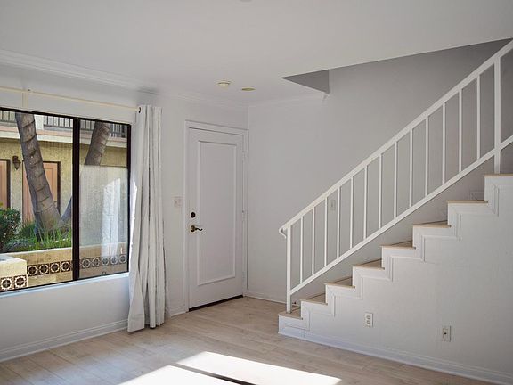 5th image of 1043 Thompson Ave APT 13