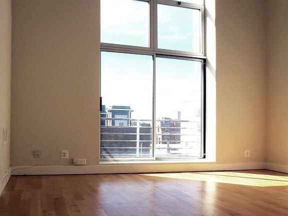 5th image of 164 Scholes St APT 4A
