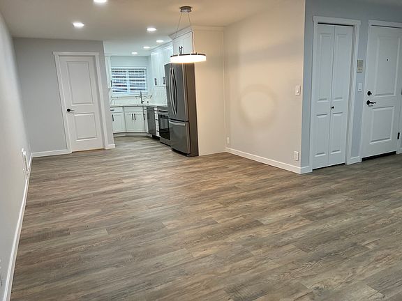 4th image of 19215 15th Ave NE #4