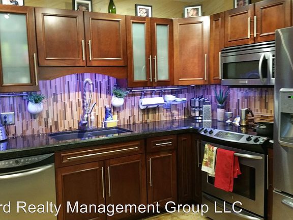 5th image of 620 S Primrose Dr