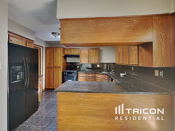 5th image of 631 Shady Brook Dr
