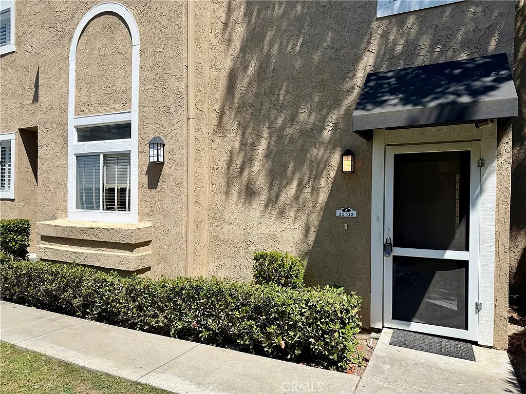 2 bed, 1028 sqft, $3,600 — Photo 1