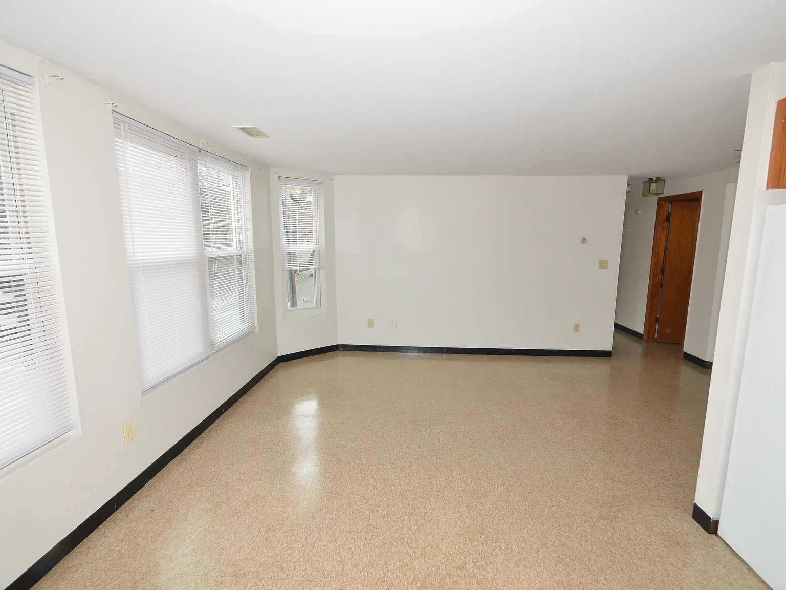 2 bed, 700 sqft, $1,900 — Photo 4