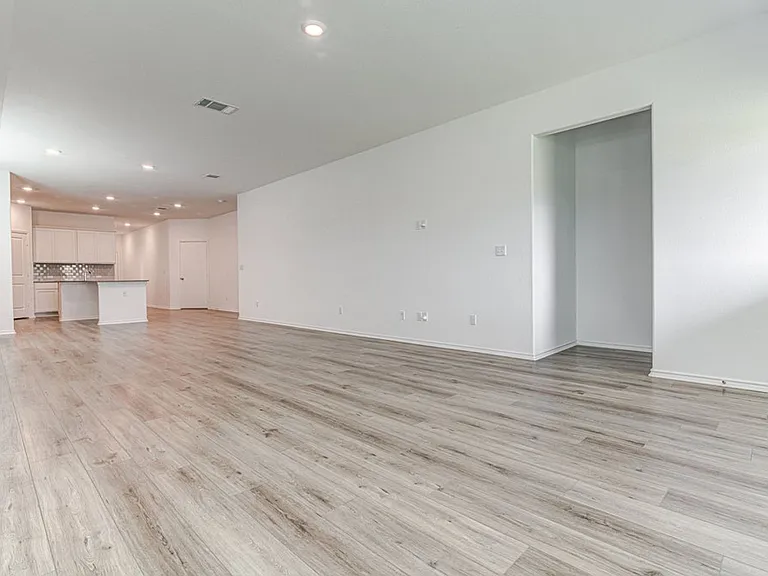 361 Madrid St — Photo 5