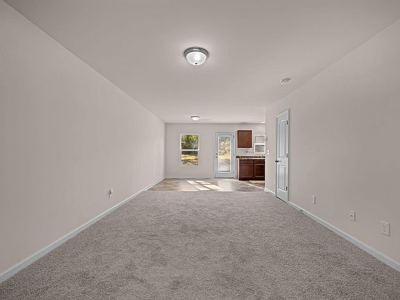 4th image of 107 Deanne Ln