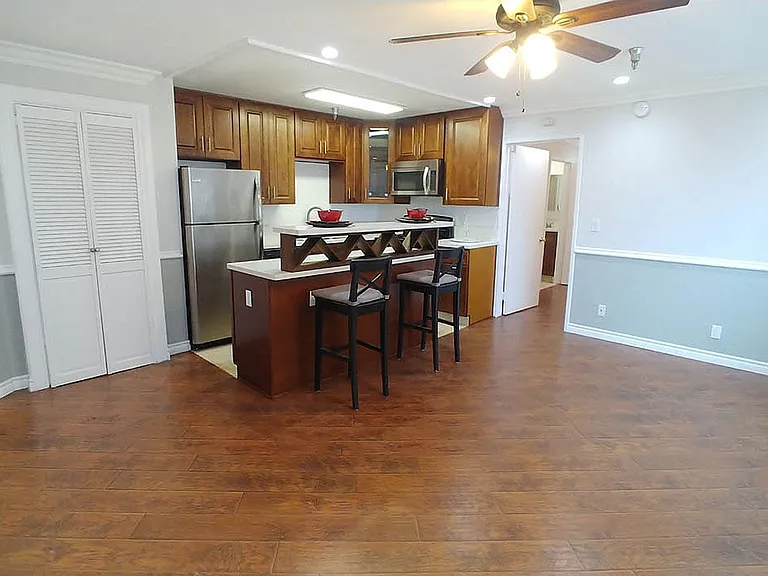 Five Star Suites — Photo 179