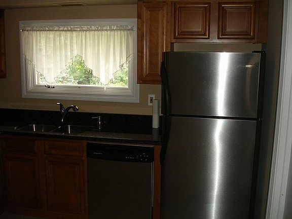 4th image of 8016 W Eastwood Ave