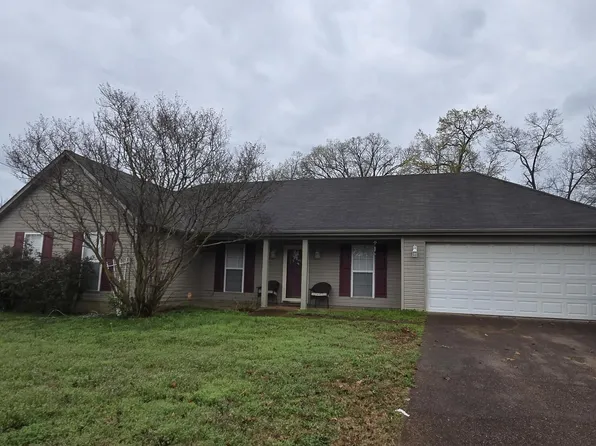 160 Forest Pointe Dr, Jackson, TN 38305