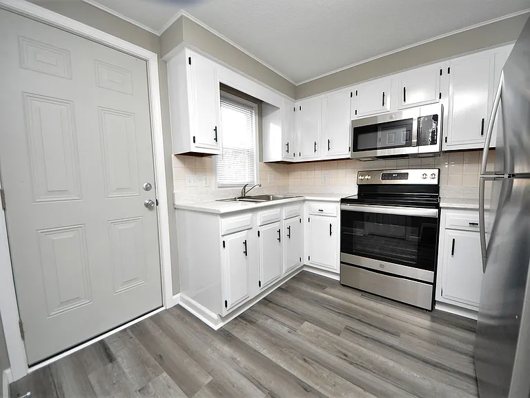 307 Granada Dr — Photo 10