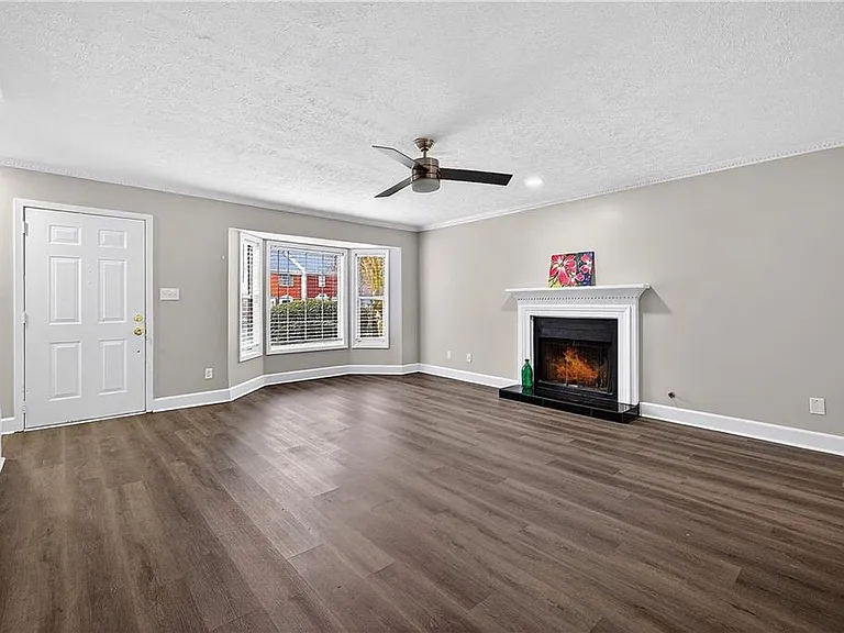 679 Anderson Walk — Photo 4