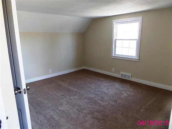 3rd image of 102 Orchard Way