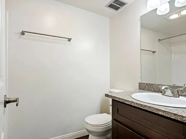 Kaitlin Court Apartments — Photo 5