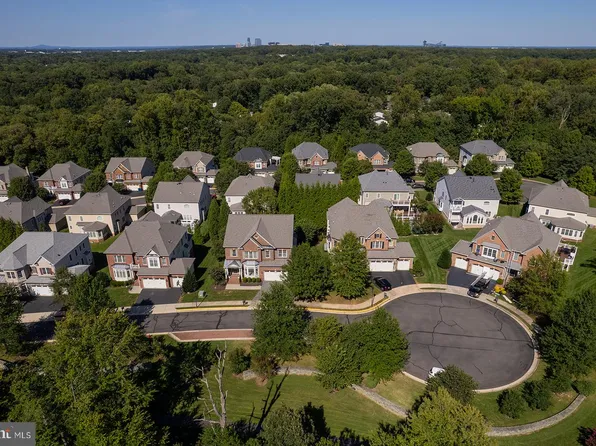 3059 Purple Martin Pl, Herndon, VA 20171